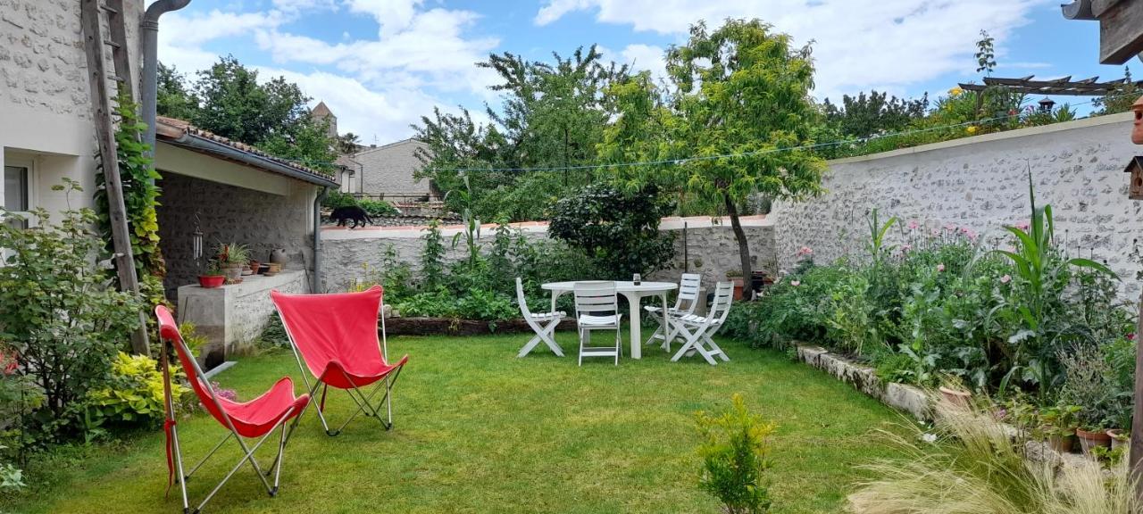 Suite De Charme Dans Une Maison Charentaise Cozes Luaran gambar